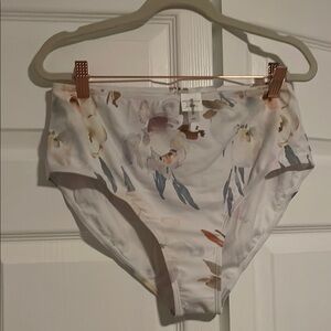 NWOT Brynn&Broke Bikini Floral White XL